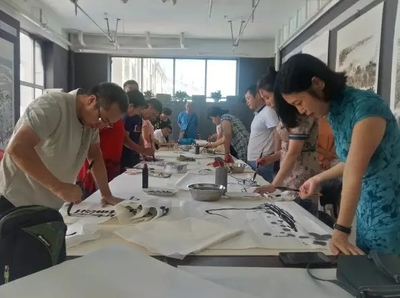 翰墨傳精神 丹青繪價(jià)值——區(qū)委宣傳部成功舉辦社會(huì)主義核心價(jià)值觀書(shū)畫(huà)展暨文化藝術(shù)交流活動(dòng)